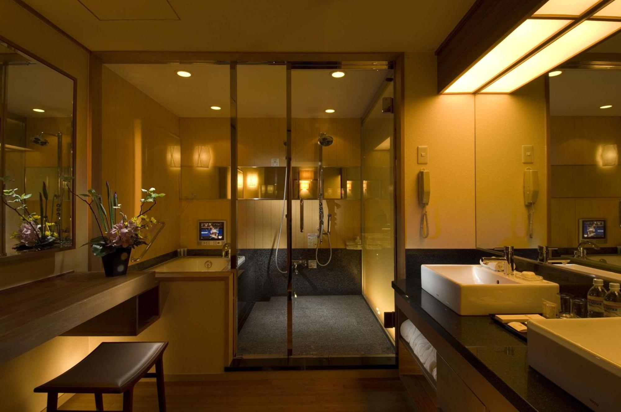 Hilton Osaka Hotel Exterior photo